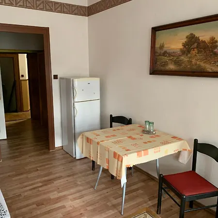 Restaurace A Podloubi 게스트하우스