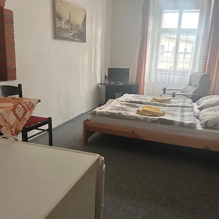 Pensjonat Restaurace A Podloubi Opočno
