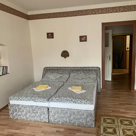 게스트하우스 Restaurace A Podloubi Opočno