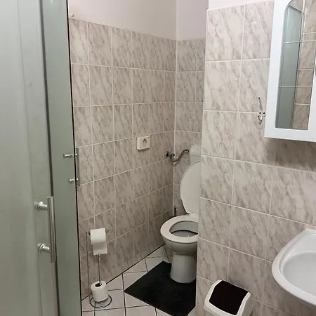 Restaurace A Podloubi 게스트하우스