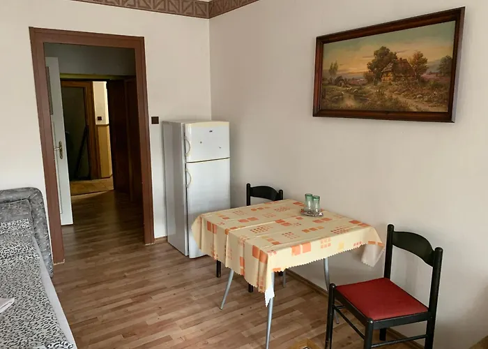 Restaurace A Podloubi بيت ضيافة