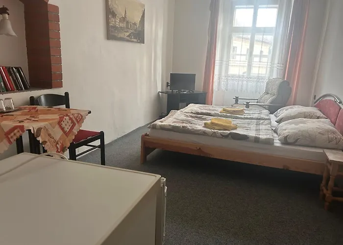 招待所 Restaurace A Podloubi Opočno